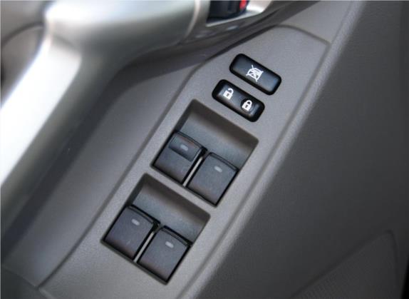 逸致 2011款 200V CVT至尊导航版 车厢座椅   门窗控制
