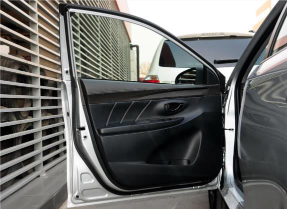 YARiS L 致炫 2014款 1.3E 自动魅动版 车厢座椅   前门板
