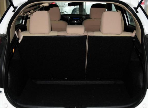 YARiS L 致炫 2014款 1.5G 手动炫动版 车厢座椅   后备厢