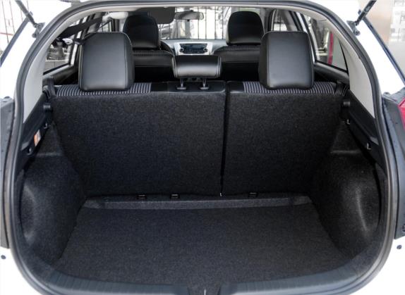 YARiS L 致炫 2015款 1.5GS 自动锐动特别版 车厢座椅   后备厢