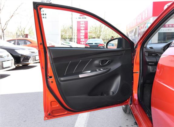 YARiS L 致炫 2015款 1.5G 自动橙色限量版 车厢座椅   前门板
