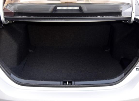 雷凌 2015款 1.6E CVT新锐版 车厢座椅   后备厢