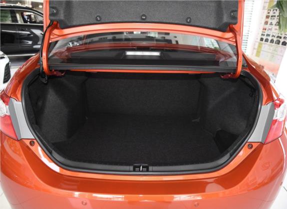 雷凌 2015款 1.6G CVT橙色限量版 车厢座椅   后备厢