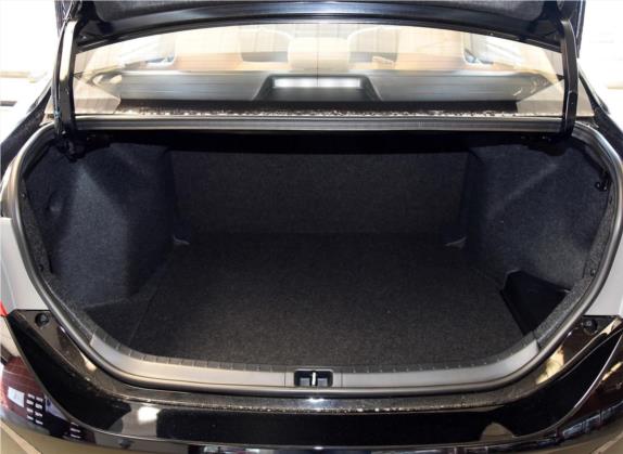 雷凌 2016款 1.6E CVT新锐版 车厢座椅   后备厢