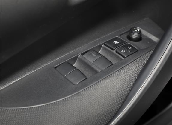 雷凌 2022款 改款 TNGA 1.5L CVT进取版 车厢座椅   门窗控制