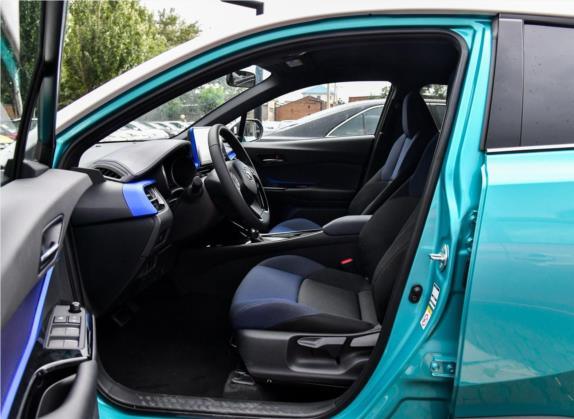 丰田C-HR 2018款 2.0L 豪华版 国V 车厢座椅   前排空间
