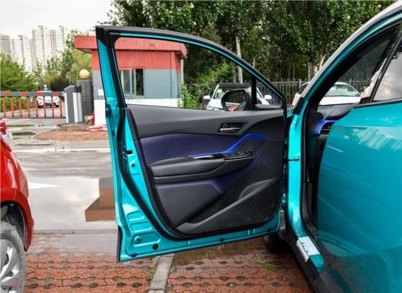 丰田C-HR 2018款 2.0L 豪华版 国V 车厢座椅   前门板