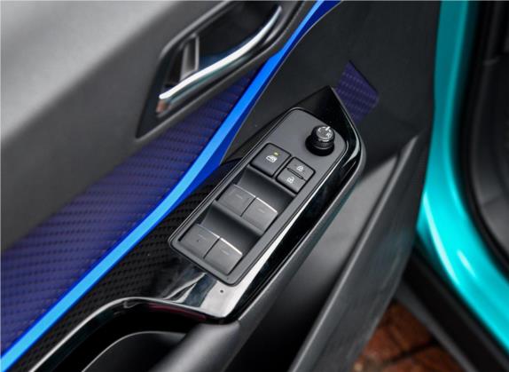 丰田C-HR 2018款 2.0L 豪华版 国V 车厢座椅   门窗控制