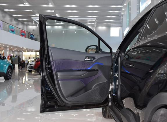 丰田C-HR 2018款 2.0L 酷跑豪华版 国V 车厢座椅   前门板