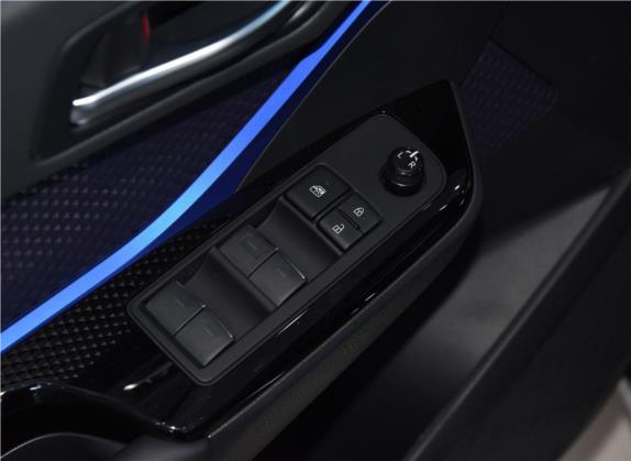 丰田C-HR 2018款 2.0L 酷跑豪华版 国V 车厢座椅   门窗控制