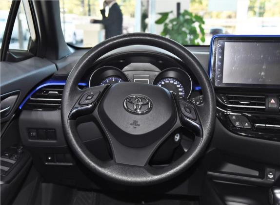 丰田C-HR 2018款 2.0L 精英特别版 国V 中控类   驾驶位