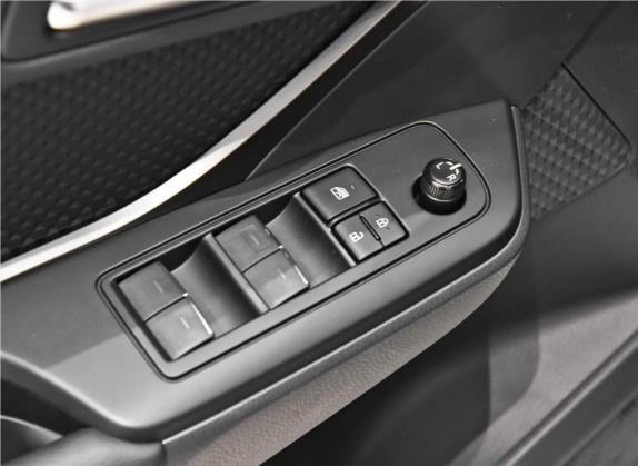 丰田C-HR 2018款 2.0L 精英特别版 国V 车厢座椅   门窗控制