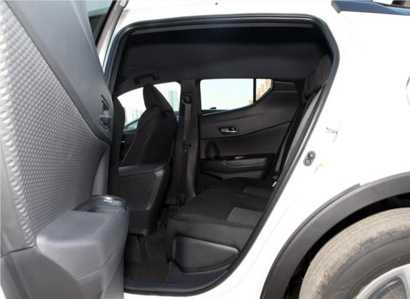 丰田C-HR 2018款 2.0L 精英版 国VI 车厢座椅   后排空间