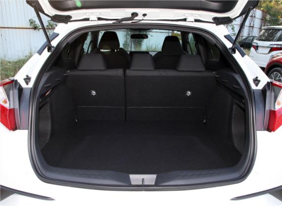 丰田C-HR 2018款 2.0L 精英版 国VI 车厢座椅   后备厢
