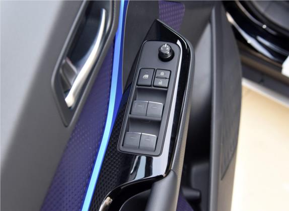丰田C-HR 2018款 2.0L 酷跑领先版 国VI 车厢座椅   门窗控制