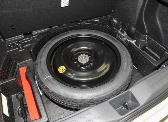 丰田C-HR 2018款 2.0L 酷越领先版 国VI 其他细节类   备胎