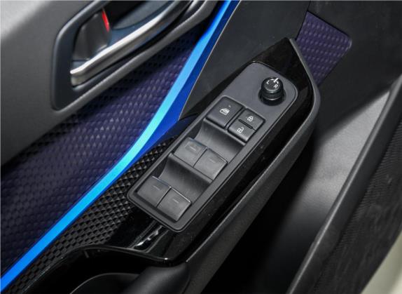 丰田C-HR 2018款 2.0L 豪华版 国VI 车厢座椅   门窗控制