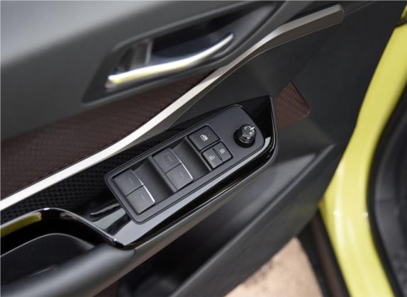 丰田C-HR 2018款 2.0L 旗舰版 国VI 车厢座椅   门窗控制