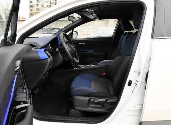 丰田C-HR 2018款 2.0L 领先天窗版 国VI 车厢座椅   前排空间