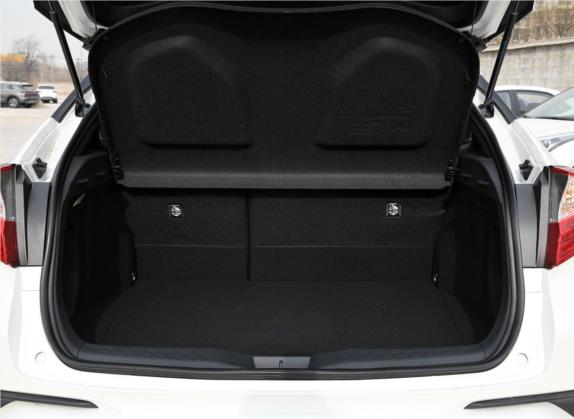 丰田C-HR 2018款 2.0L 领先天窗版 国VI 车厢座椅   后备厢