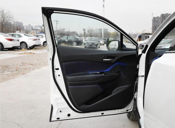 丰田C-HR 2018款 2.0L 领先天窗版 国VI 车厢座椅   前门板