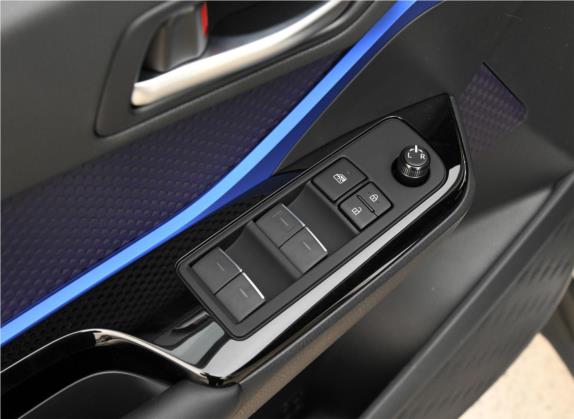 丰田C-HR 2018款 2.0L 领先天窗版 国VI 车厢座椅   门窗控制