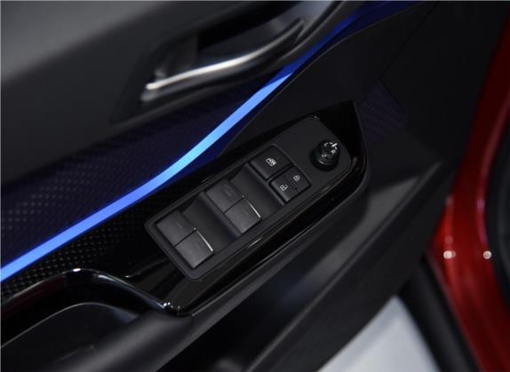 丰田C-HR 2018款 2.0L 豪华天窗版 国VI 车厢座椅   门窗控制