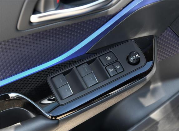 丰田C-HR 2018款 2.0L 领先天窗版 国V 车厢座椅   门窗控制