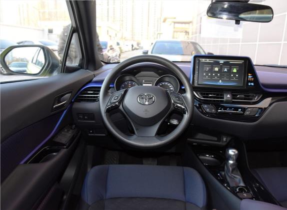 丰田C-HR 2018款 2.0L 酷越领先天窗版 国V 中控类   驾驶位