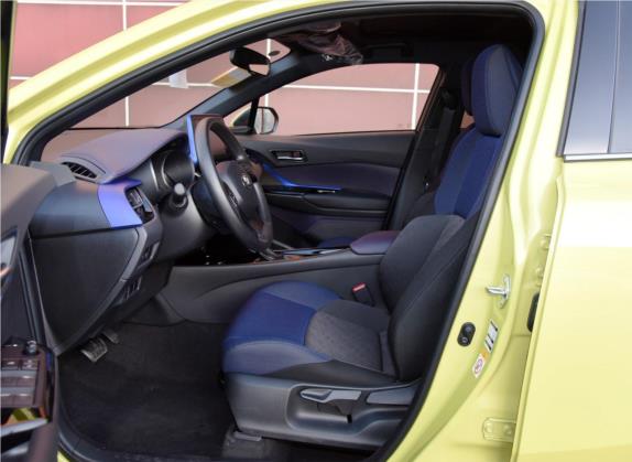 丰田C-HR 2018款 2.0L 酷越领先天窗版 国V 车厢座椅   前排空间