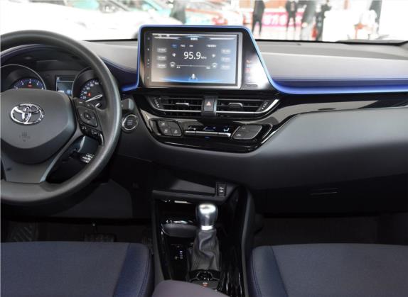 丰田C-HR 2018款 2.0L 酷越领先天窗版 国VI 中控类   中控台