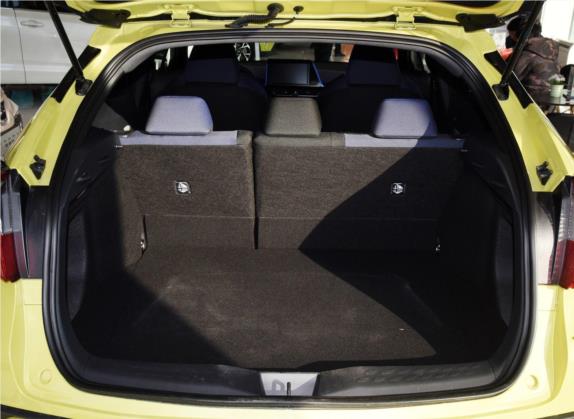 丰田C-HR 2018款 2.0L 酷越领先天窗版 国VI 车厢座椅   后备厢