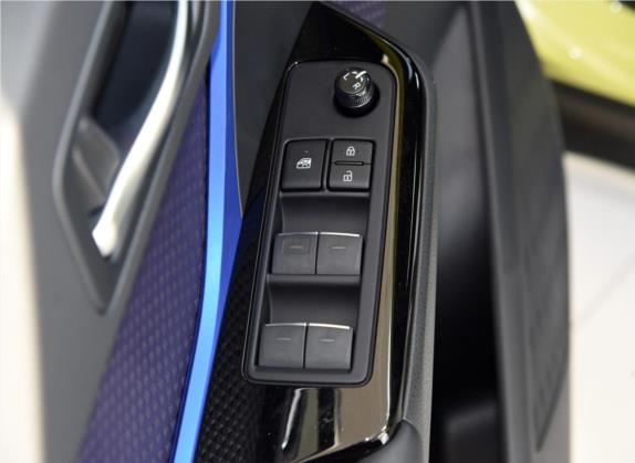 丰田C-HR 2018款 2.0L 酷越领先天窗版 国VI 车厢座椅   门窗控制