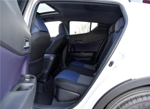 丰田C-HR 2018款 2.0L 酷跑豪华天窗版 国V 车厢座椅   后排空间