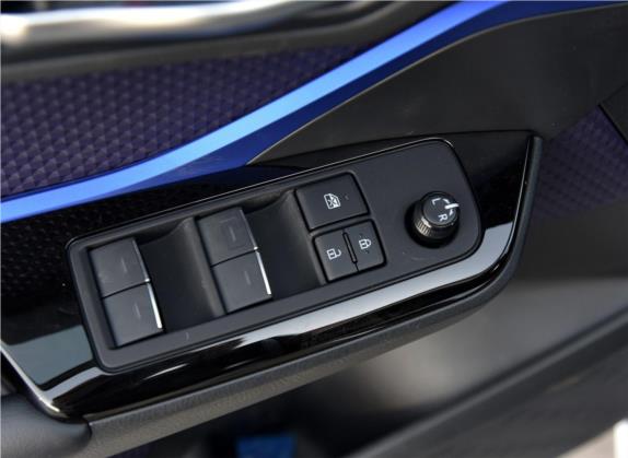 丰田C-HR 2018款 2.0L 酷跑豪华天窗版 国V 车厢座椅   门窗控制