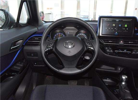丰田C-HR 2018款 2.0L 酷跑豪华天窗版 国VI 中控类   驾驶位