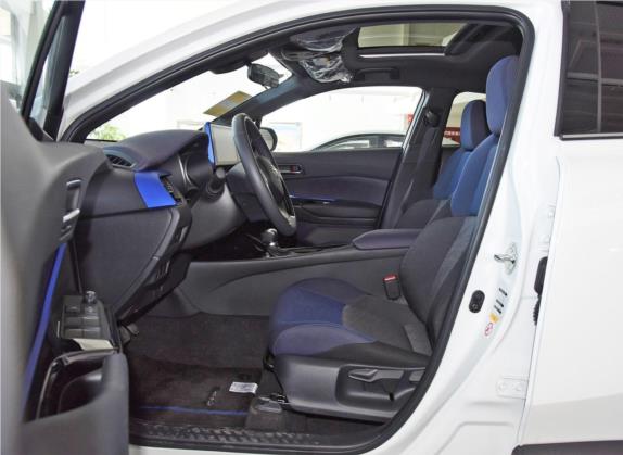 丰田C-HR 2018款 2.0L 酷跑豪华天窗版 国VI 车厢座椅   前排空间