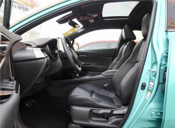 丰田C-HR 2018款 2.0L 旗舰天窗版 国V 车厢座椅   前排空间