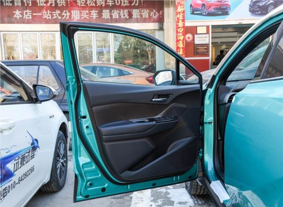 丰田C-HR 2018款 2.0L 旗舰天窗版 国V 车厢座椅   前门板