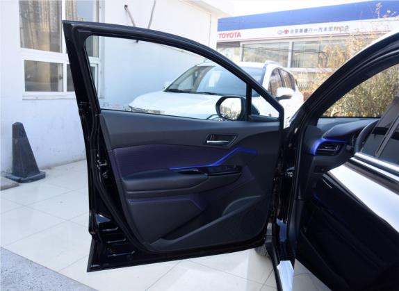 丰田C-HR 2018款 2.0L 豪华天窗版 国V 车厢座椅   前门板