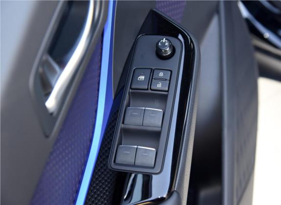 丰田C-HR 2018款 2.0L 豪华天窗版 国V 车厢座椅   门窗控制