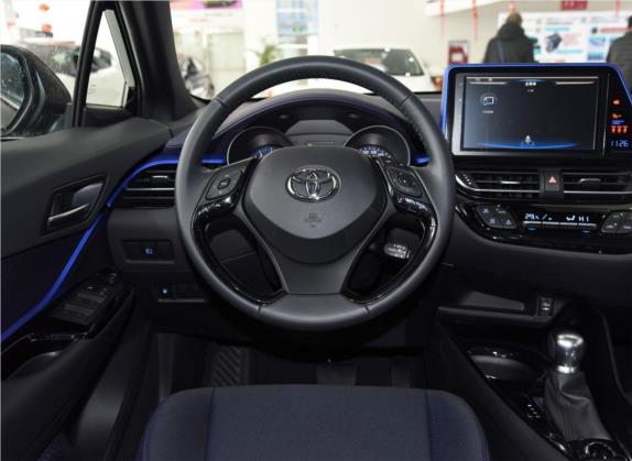 丰田C-HR 2018款 2.0L 酷越豪华天窗版 国VI 中控类   驾驶位