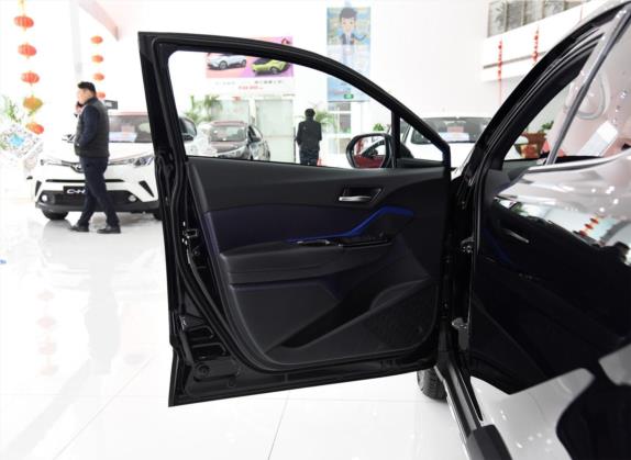 丰田C-HR 2018款 2.0L 酷越豪华天窗版 国VI 车厢座椅   前门板