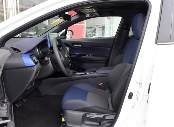 丰田C-HR 2018款 2.0L 酷越豪华天窗版 国V 车厢座椅   前排空间