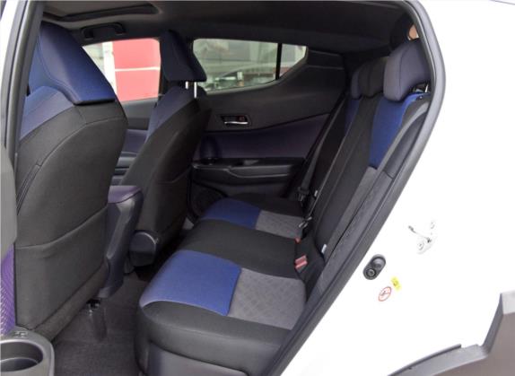 丰田C-HR 2018款 2.0L 酷越豪华天窗版 国V 车厢座椅   后排空间