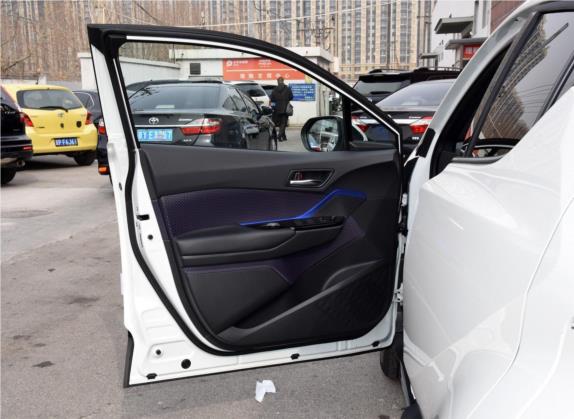 丰田C-HR 2018款 2.0L 酷越豪华天窗版 国V 车厢座椅   前门板