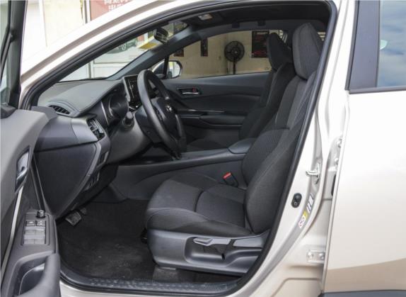 丰田C-HR 2020款 2.0L 精英版 车厢座椅   前排空间