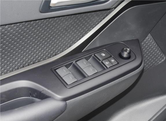 丰田C-HR 2020款 2.0L 精英版 车厢座椅   门窗控制