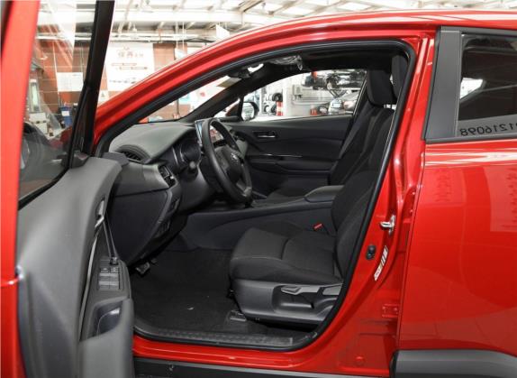 丰田C-HR 2020款 2.0L 舒适版 车厢座椅   前排空间