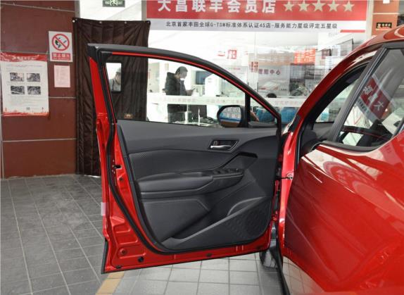 丰田C-HR 2020款 2.0L 舒适版 车厢座椅   前门板
